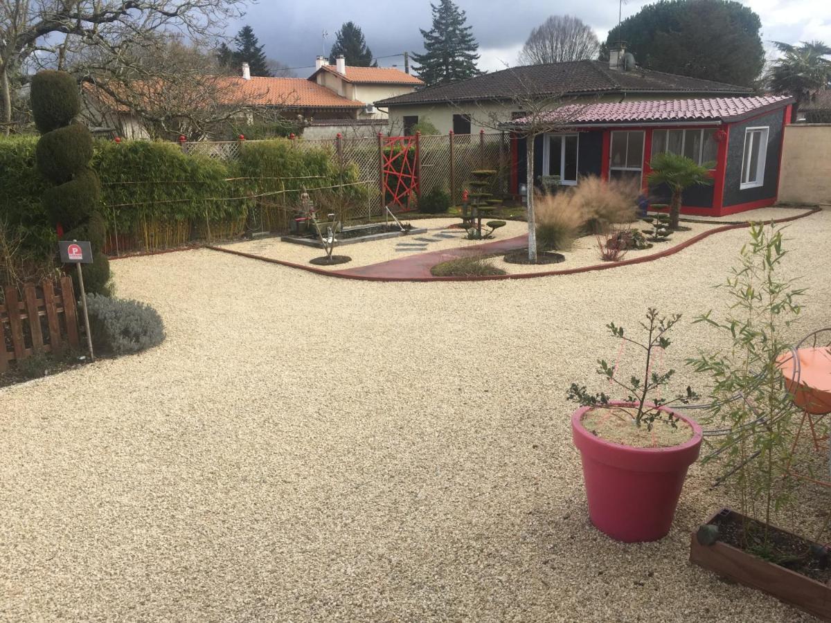 Une Pause Quelque Part Avec Recharge Pour Voiture Electrique Saint-Medard-de-Guizieres Dış mekan fotoğraf